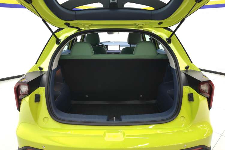 Used Geometry E Firefly 2022 401 km Linglong Tiger 4 Seats Trunk