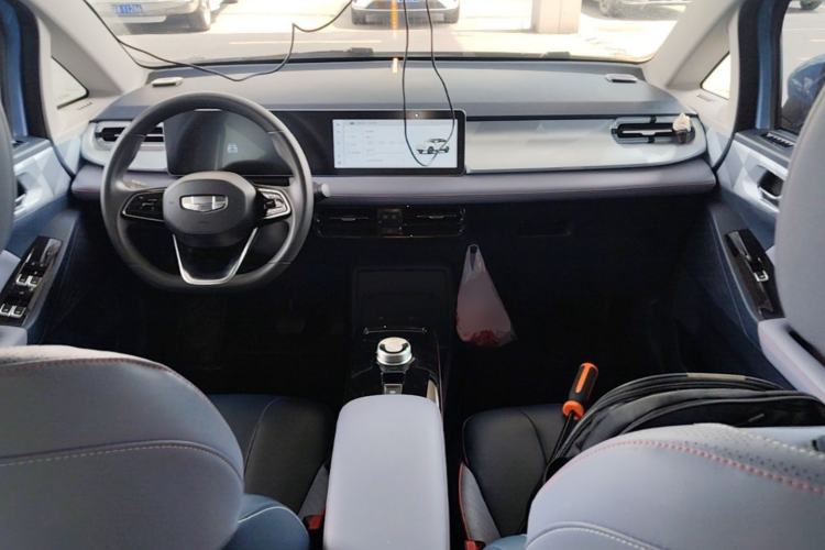 Used Geometry E Firefly 2023 401KM Linglong Tiger 5-Seater Center Console
