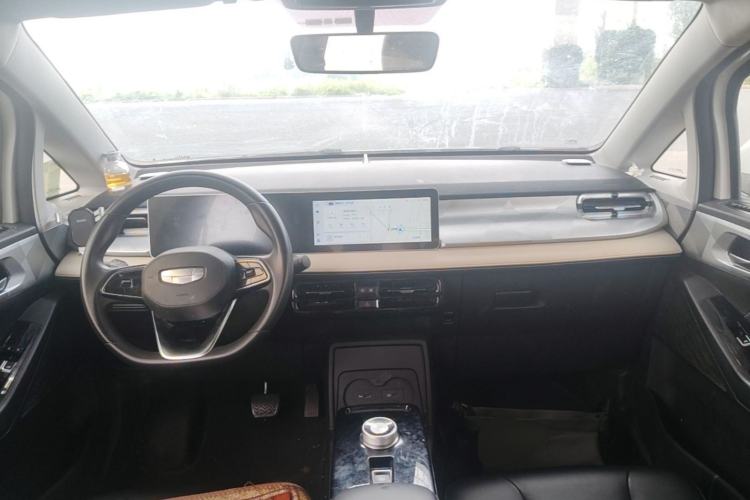 Used Geometry E Firefly 2023 401KM Linglong Tiger 5-Seater Center Console