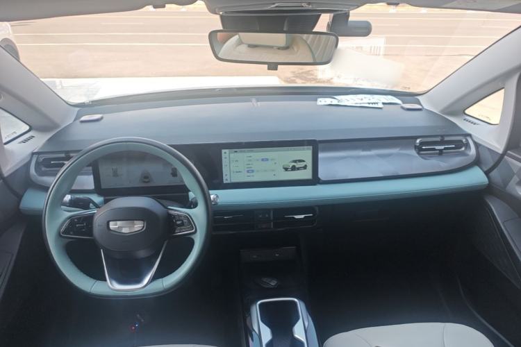 Used Geometry E Firefly 2023 401 km Super-Liked Special Edition 5 Seats Center Console