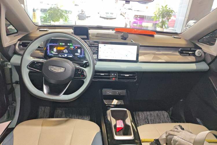 Used Geometry E Firefly 2023 401KM Linglong Tiger 5-Seater Center Console