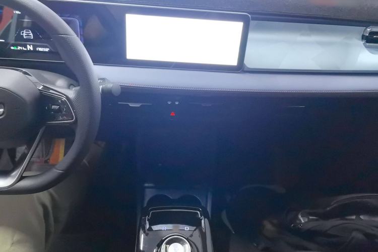 Used Geometry E Firefly 2023 401KM Linglong Tiger 5-Seater Center Console