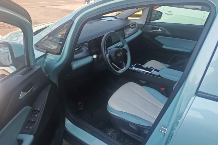 Used Geometry E Firefly 2023 401 km Super-Liked Special Edition 5 Seats Driver Seat