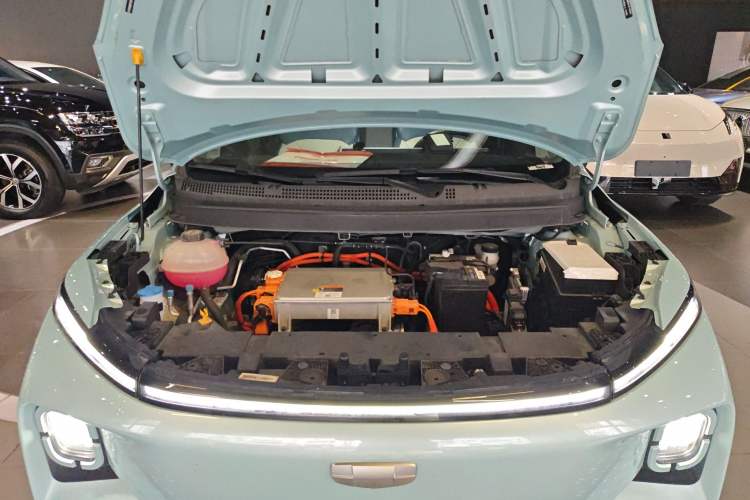 Used Geometry E Firefly 2023 401KM Linglong Tiger 5-Seater Engine Bay