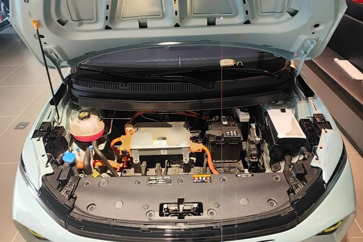Used Geometry E Firefly 2023 401KM Lightning Tiger 5-Seater Engine Bay