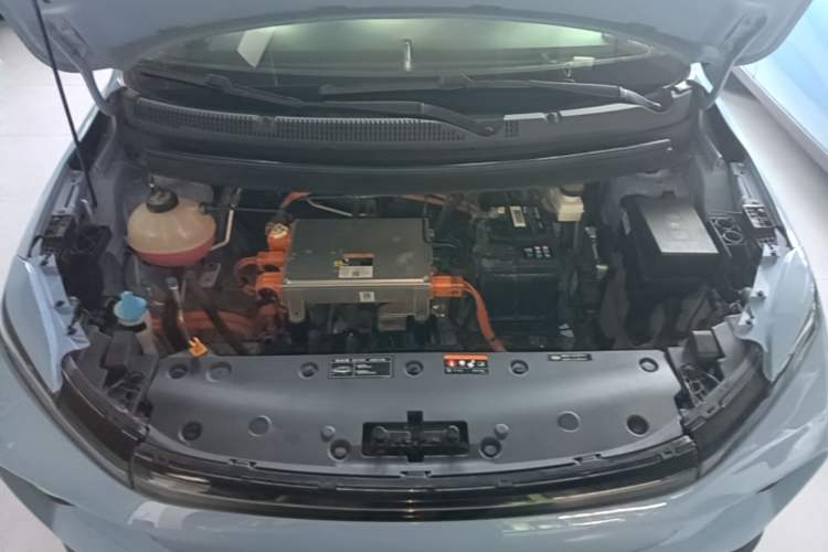 Used Geometry E Firefly 2023 401KM Linglong Tiger 5-Seater Engine Bay