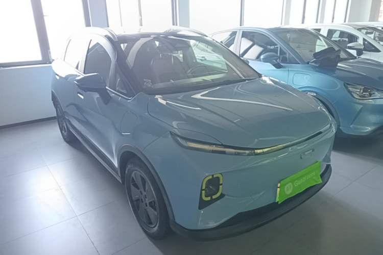 Used Geometry E Firefly 2023 401KM Linglong Tiger 5-Seater Front Right 45 Deg