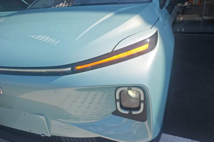 Used Geometry E Firefly 2023 401 km Super-Liked Special Edition 5 Seats Left Front Headlight