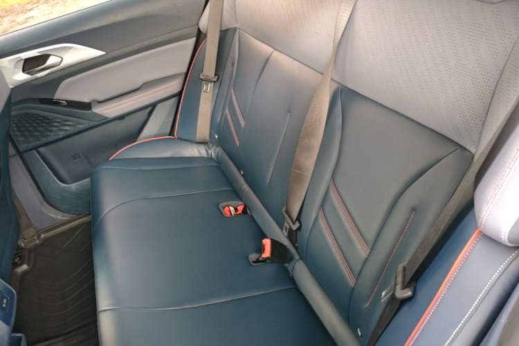 Used Geometry E Firefly 2023 320KM Cute & Handsome Tiger 5 Seats Left Rear Seat