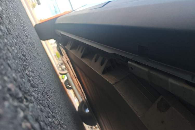 Used Geometry E Firefly 2023 401 km Super-Liked Special Edition 5 Seats Left Side Sill