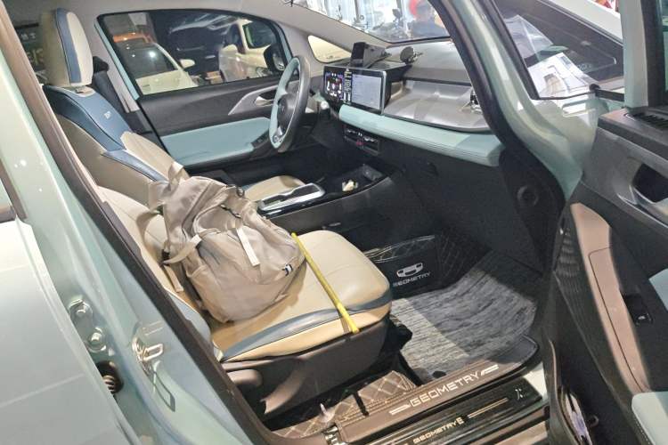 Used Geometry E Firefly 2023 401KM Linglong Tiger 5-Seater Right Front Seat