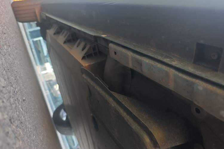 Used Geometry E Firefly 2023 401 km Super-Liked Special Edition 5 Seats Right Side Sill