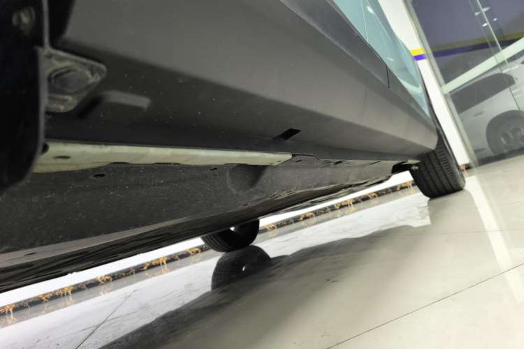 Used Geometry E Firefly 2023 401KM Lightning Tiger 5-Seater Right Side Sill