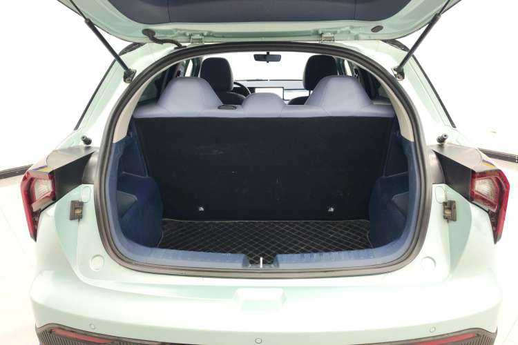 Used Geometry E Firefly 2023 401KM Linglong Tiger 5-Seater Trunk