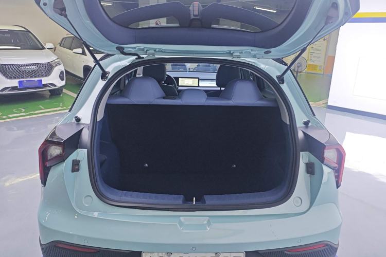 Used Geometry E Firefly 2023 401KM Linglong Tiger 5-Seater Trunk