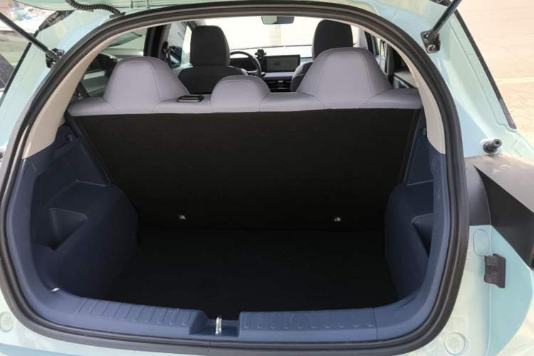Used Geometry E Firefly 2023 401KM Linglong Tiger 5-Seater Trunk