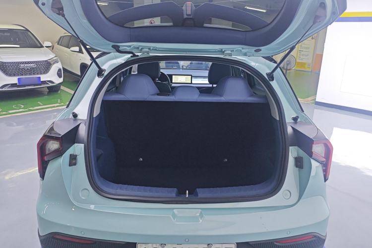 Used Geometry E Firefly 2023 401KM Linglong Tiger 5-Seater Trunk