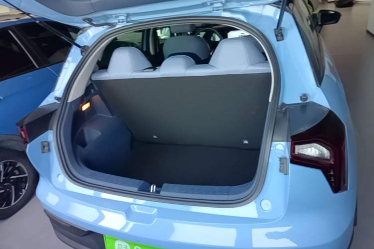 Used Geometry E Firefly 2023 401KM Linglong Tiger 5-Seater Trunk