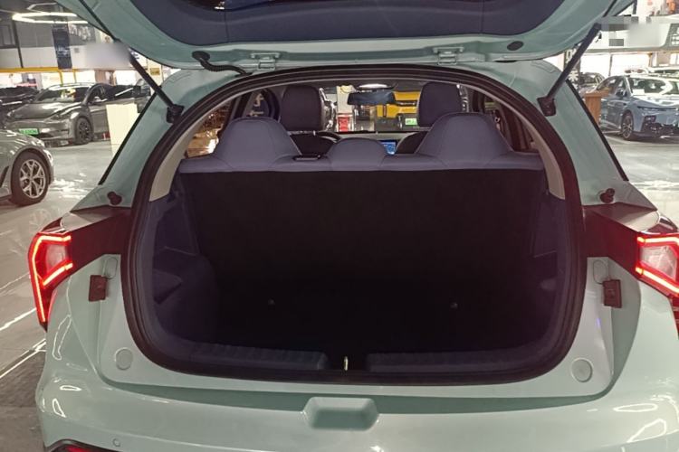 Used Geometry E Firefly 2023 401KM Linglong Tiger 5-Seater Trunk