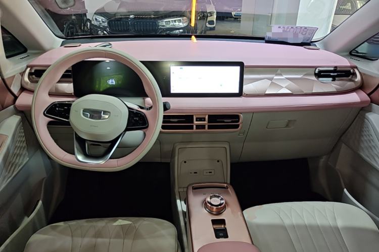 Used Geometry E Firefly 2023 401 km Super-Liked Special Edition 5 Seats Center Console