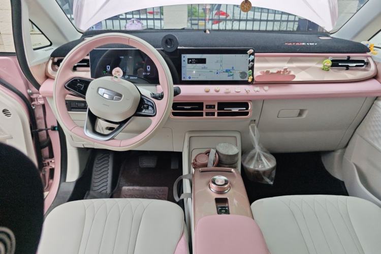 Used Geometry E Firefly 2023 401 km Super-Liked Special Edition 5 Seats Center Console