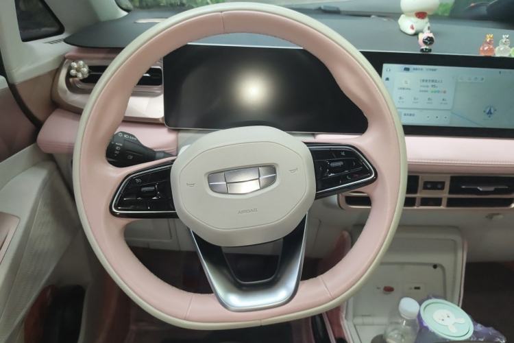 Used Geometry E Firefly 2023 401 km Super-Liked Special Edition 5 Seats Steering Wheel