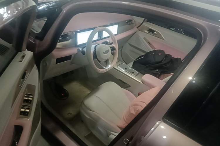 Used Geometry E Firefly 2023 401 km Super-Liked Special Edition 5 Seats Driver Seat