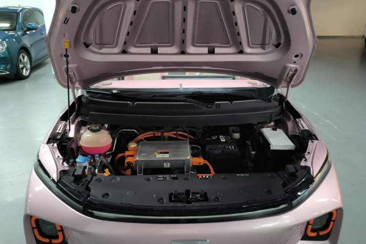 Used Geometry E Firefly 2023 401 km Super-Liked Special Edition 5 Seats Engine Bay