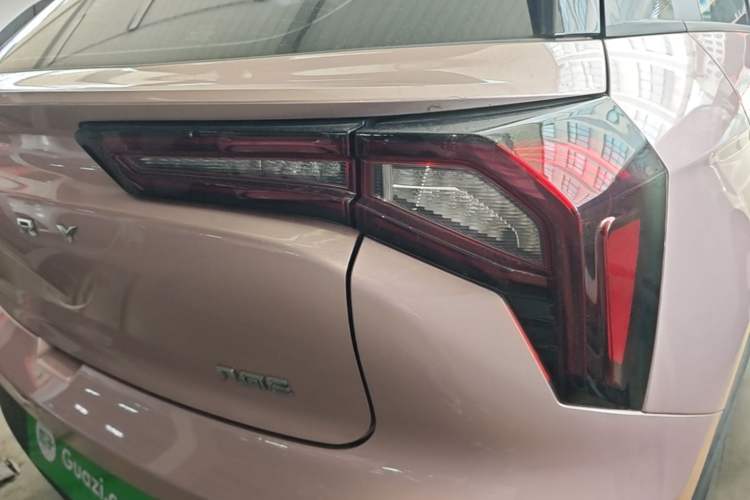 Used Geometry E Firefly 2023 401 km Super-Liked Special Edition 5 Seats Exterior 3