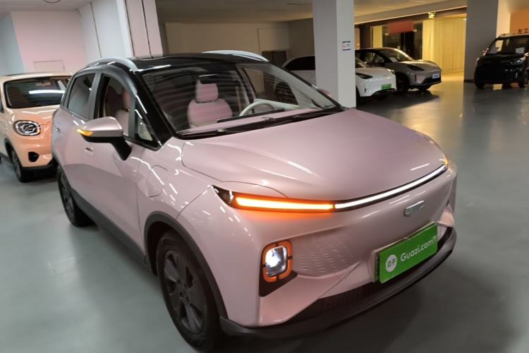 Used Geometry E Firefly 2023 401 km Super-Liked Special Edition 5 Seats Front Right 45 Deg