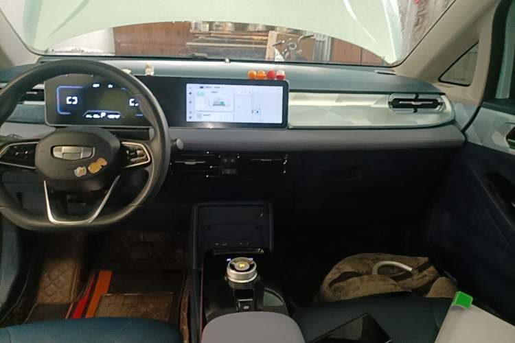 Used Geometry E Firefly 2023 401 km Super-Liked Special Edition 5 Seats Audio And AC Panel