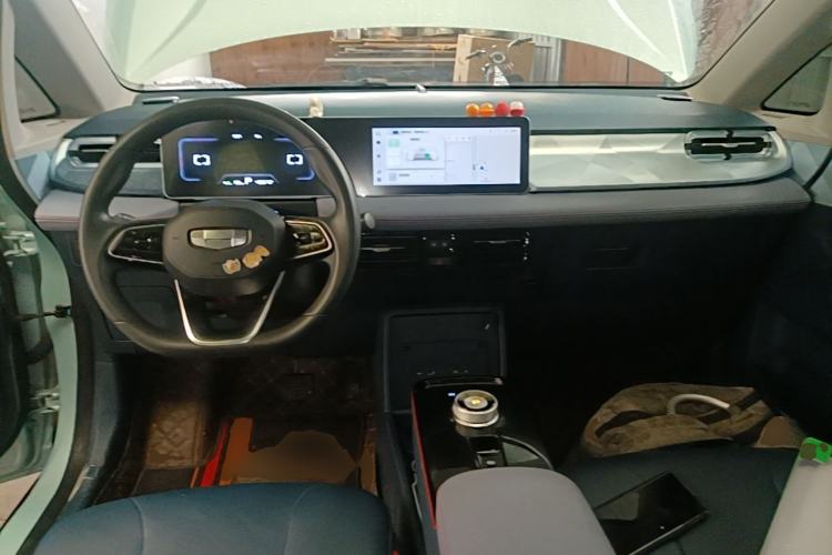 Used Geometry E Firefly 2023 401 km Super-Liked Special Edition 5 Seats Center Console