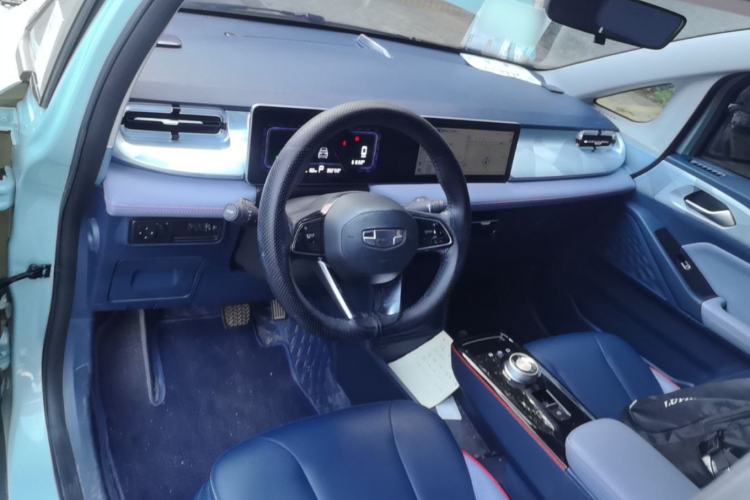Used Geometry E Firefly 2023 401KM Linglong Tiger 5-Seater Custom Edition Center Console