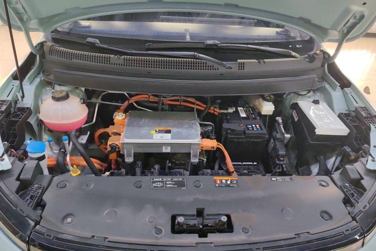 Used Geometry E Firefly 2023 401KM Linglong Tiger 5-Seater Engine Bay