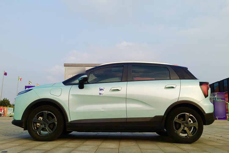 Used Geometry E Firefly 2023 401 km Super-Liked Special Edition 5 Seats Exterior 8