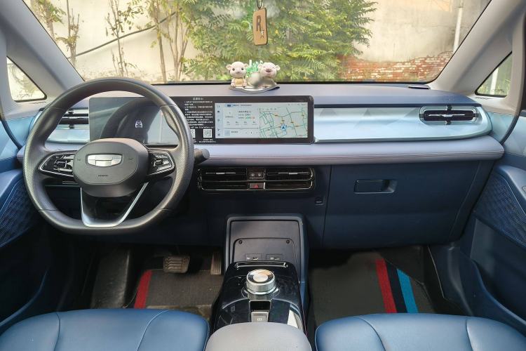 Used Geometry E Firefly 2023 401 km Super-Liked Special Edition 5 Seats Interior 2