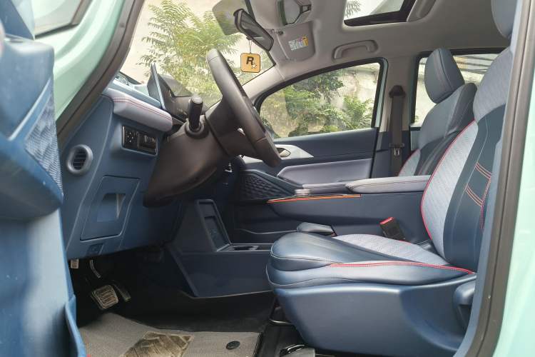 Used Geometry E Firefly 2023 401 km Super-Liked Special Edition 5 Seats Interior 9