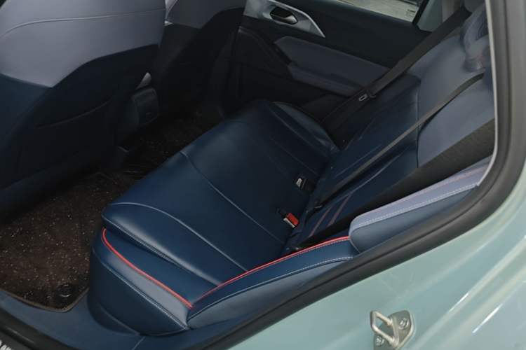 Used Geometry E Firefly 2023 320KM Cute & Handsome Tiger 5 Seats Left Rear Seat
