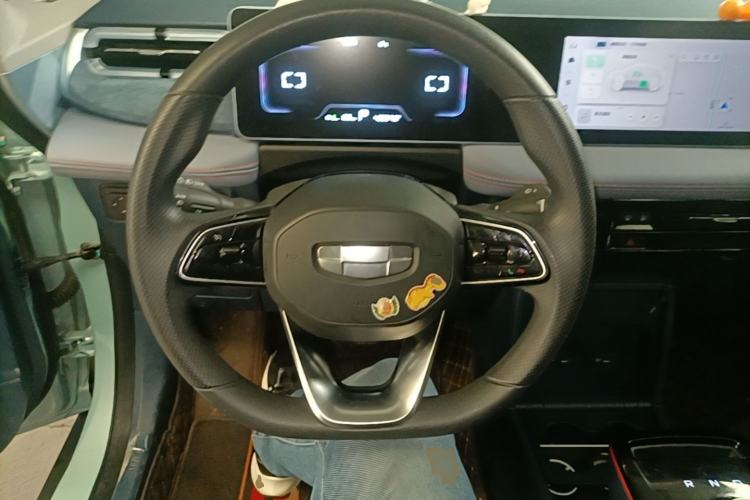 Used Geometry E Firefly 2023 401 km Super-Liked Special Edition 5 Seats Steering Wheel