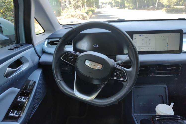 Used Geometry E Firefly 2023 320KM Cute & Handsome Tiger 5 Seats Steering Wheel