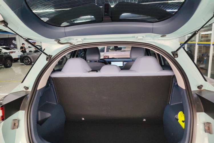 Used Geometry E Firefly 2023 401KM Linglong Tiger 5-Seater Trunk