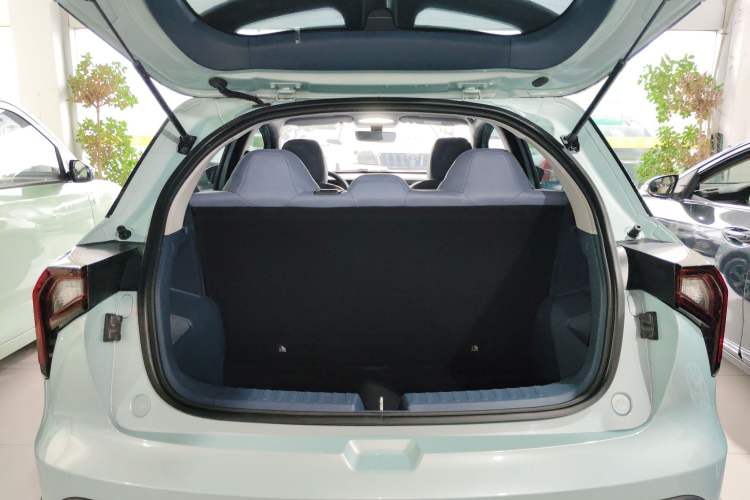 Used Geometry E Firefly 2023 320KM Cute & Handsome Tiger 5 Seats Trunk