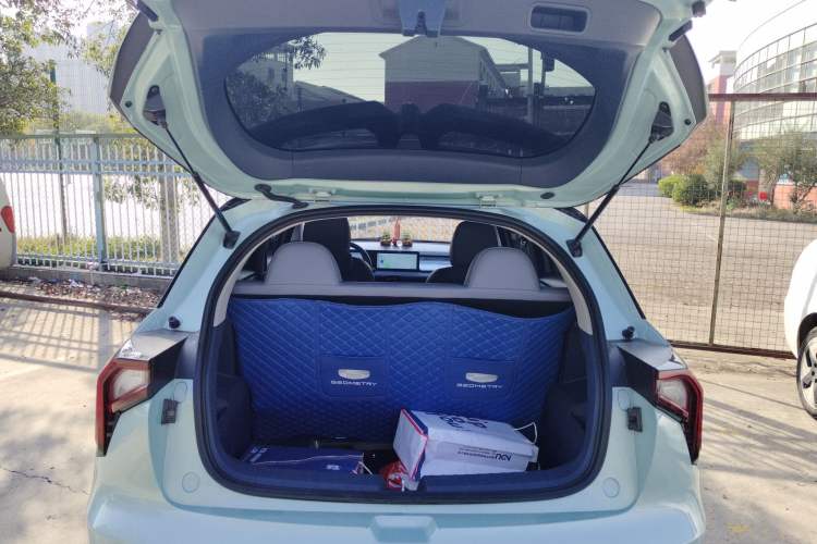Used Geometry E Firefly 2023 401KM Linglong Tiger 5-Seater Trunk