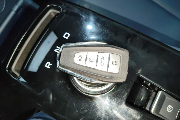 Used Geometry E Firefly 2023 320KM Cute & Handsome Tiger 5 Seats Vehicle Key
