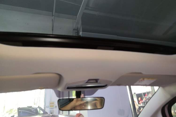 Used Geometry E Firefly 2023 401 km Super-Liked Special Edition 5 Seats Headliner