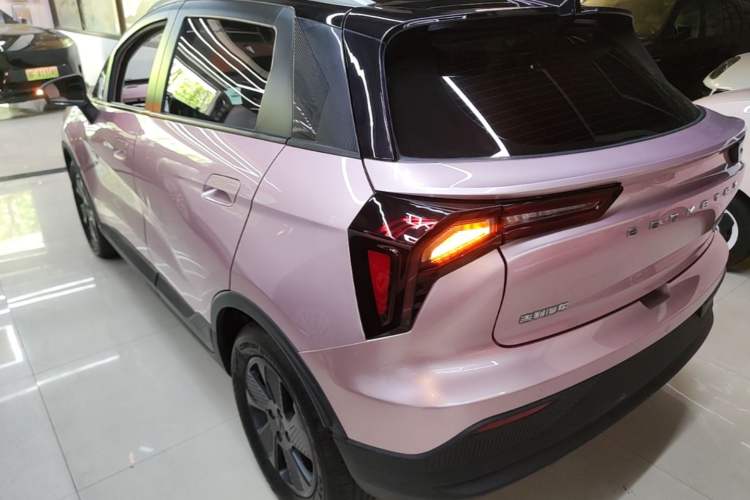 Used Geometry E Firefly 2023 401 km Super-Liked Special Edition 5 Seats Rear Left 45 Deg