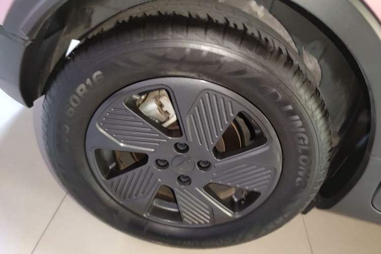 Used Geometry E Firefly 2023 401 km Super-Liked Special Edition 5 Seats Right Rear Wheel Hub