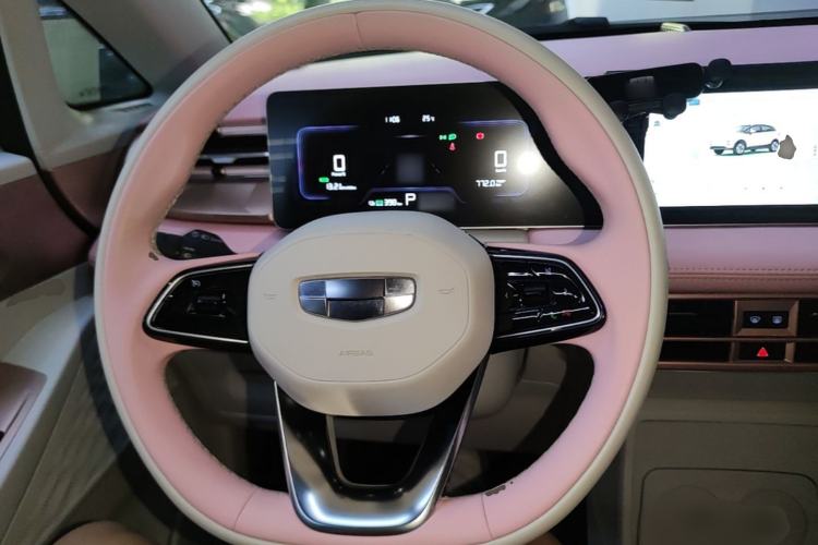Used Geometry E Firefly 2023 401 km Super-Liked Special Edition 5 Seats Steering Wheel