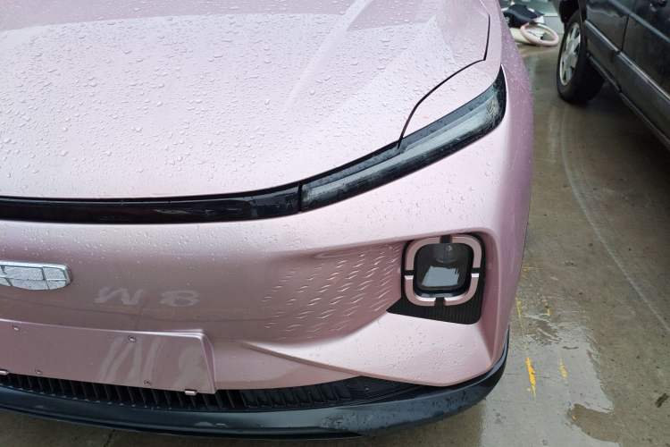 Used Geometry E Firefly 2023 401 km Super-Liked Special Edition 5 Seats Left Front Headlight
