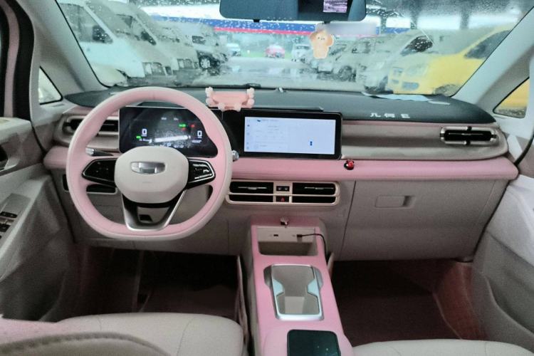 Used Geometry E Firefly 2023 401 km Super-Liked Special Edition 5 Seats Steering Wheel